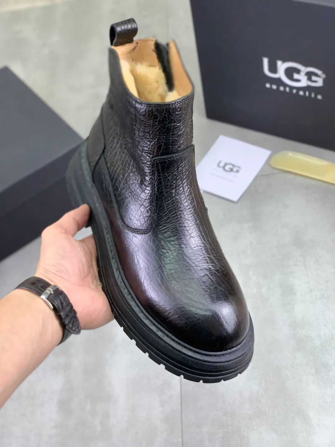 Men's men's shoes 💰P660 New arrival 🆕🆕🆕 IUGGI Men's British retro Martin boots Winter new men's outdoor hiking boots First layer of cowhide on the outside and wool on the inside Comfortable and warm Rubber sole sole Non-slip and firm Trendy and fashionable Casual and versatile Size: 38-44 (45 customized) Color: three colors